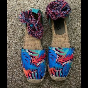 Pre loved 💕💕Colorful tied up espadrilles